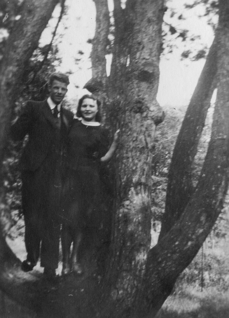 Jes Schmitz en Sjra Hamans, 
 Vlodrop 1942
 (foto 026-1)