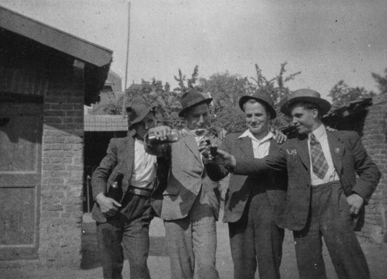 Jan ?, Har?, "onbekend", Piet
 (foto 036-1)