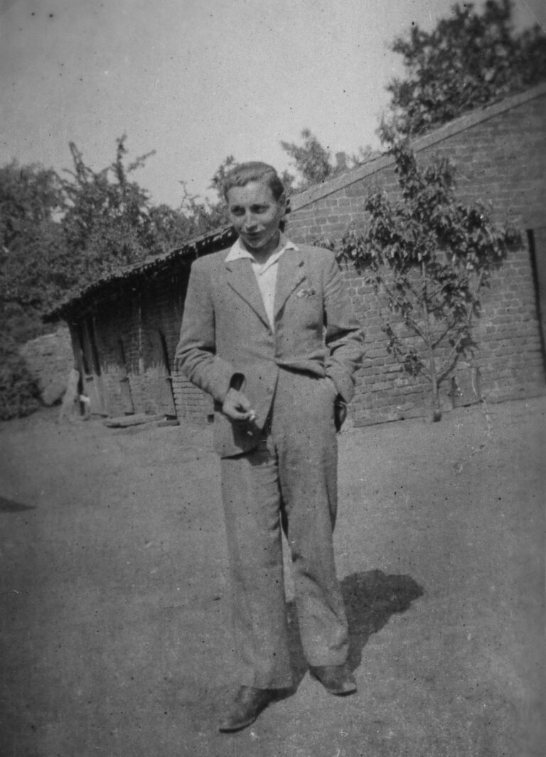 Har Schmitz

(foto nr. 040-1)