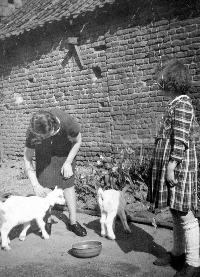 Jes en Mia

(foto nr. 045-1)