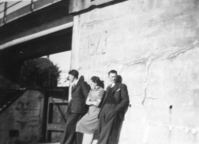 Sjra Hamans, ??, ?? 
mei 1941 sluis Nederweert
(foto nr: 050-1)