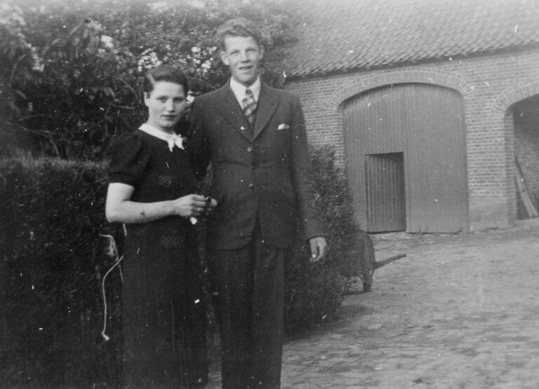 GJM (Sjra) Hamans en AG (Agnes/Jes) Schmitz.
Boerderij de Weerd 3 Roermond