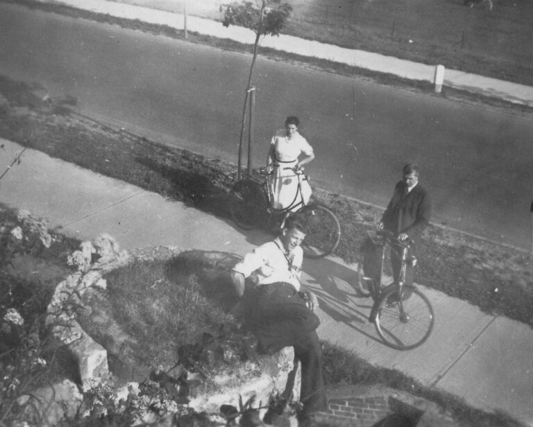 Sjra Hamans, Trui Vissers-Hamans en Jan Vissers
Fietstour in/naar Zuid Limburg
(foto nr: 059-1)