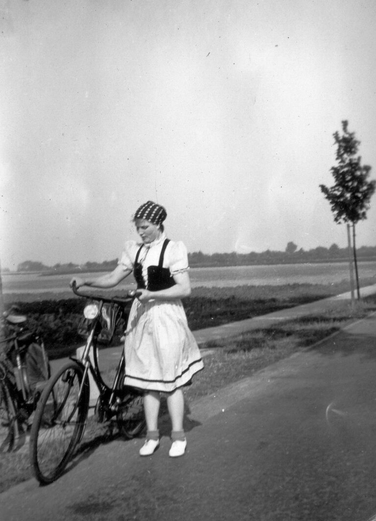 Agnes (Jes) Schmitz
Fietstour in/naar Zuid Limburg
(foto nr: 060-1)
