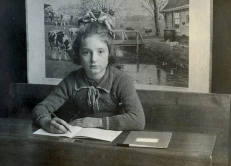 Mia (Meder-) Schmitz,
Heibloem-Meijel of Belfeld?
An Rietra-Hamans
(foto nr. 106-1)